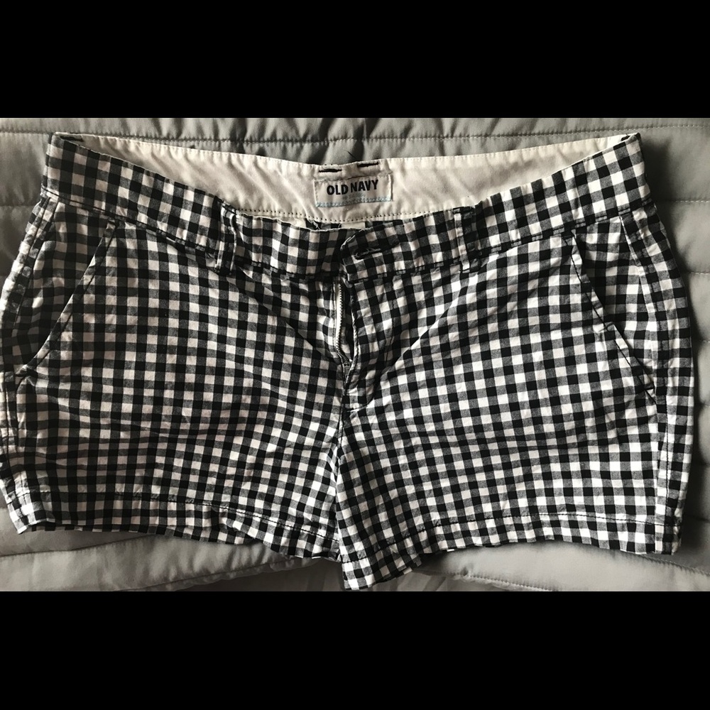 Black and white checkered Old Navy Shorts size 8